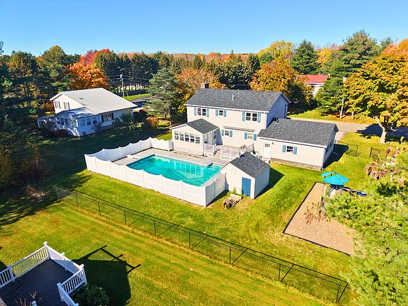 3rd image of 69 Hempstead Avenue