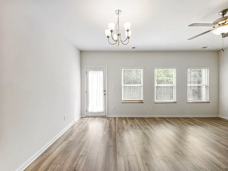 115 Buckingham Ln — Photo 30