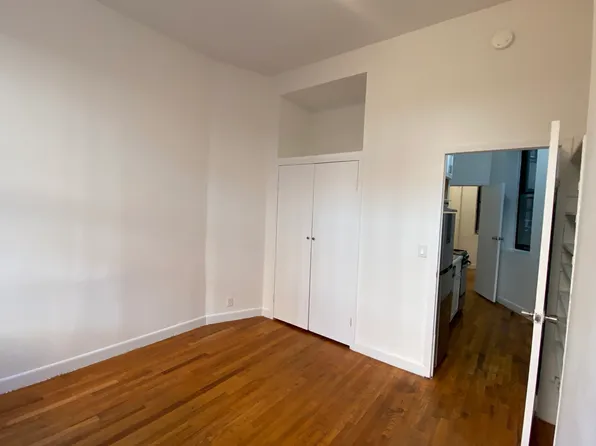 223 East 32nd Street image 5 of 14