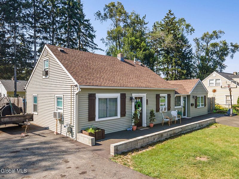 3rd image of 1080 Alheim Drive