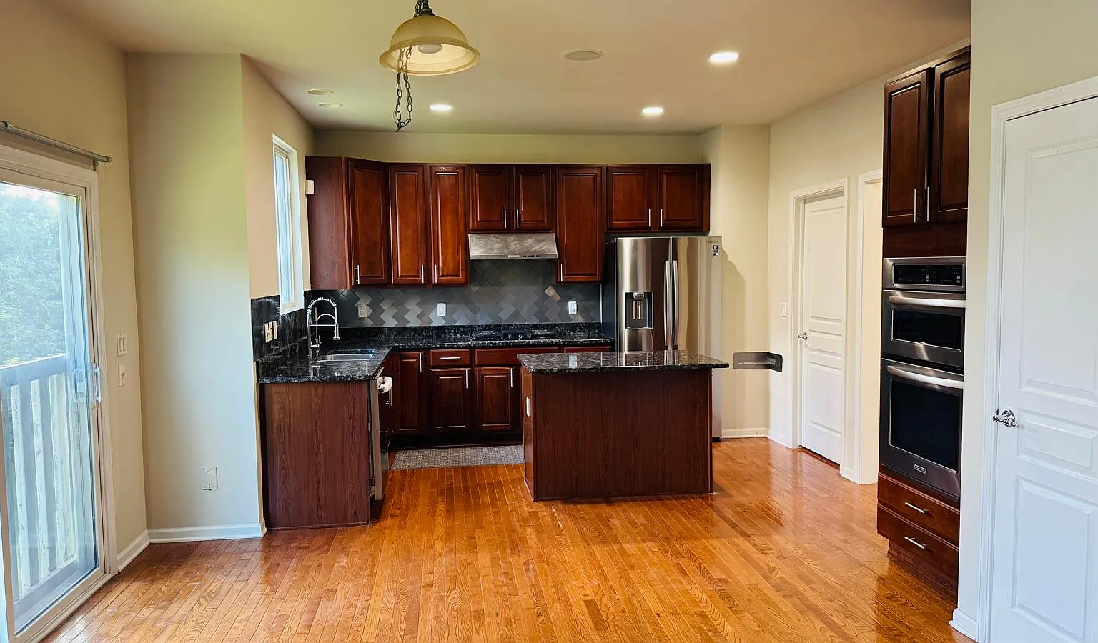 4 bed, 3.5 bath, 2633 sqft, $3,900 — Photo 3