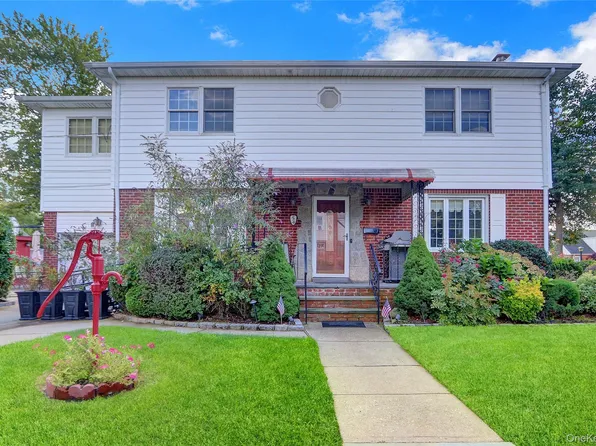 54 Nugent Street, New Hyde Park, NY 11040