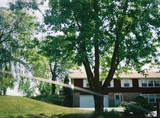 402 Prairie View Dr, North Prairie, WI 53153