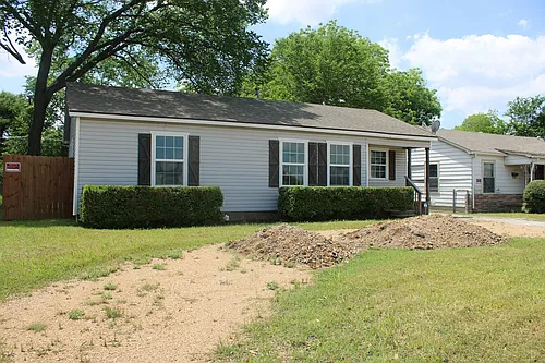 1237 Centerville Rd Photo 1