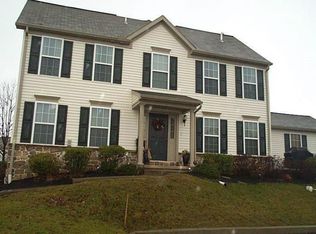 611 Creekside Ln, Lititz, PA 17543