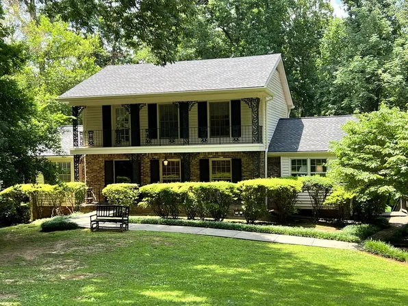 2104 Chrysler Dr, Atlanta, GA 30345