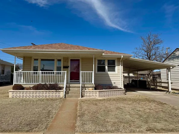 607 E 15th St, Hays, KS 67601