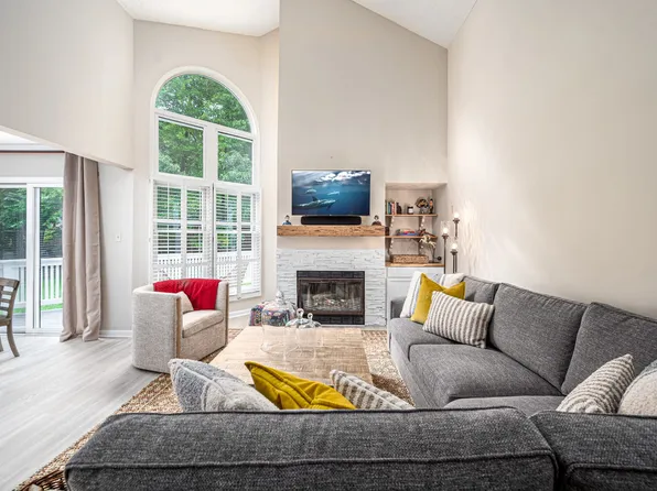 206 Kirkwood Dr #Id1020748p, Chapel Hill, NC 27514