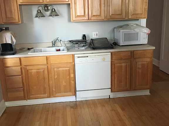 Great kitchen with plenty of storage