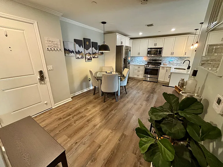 Foyer/Dining room