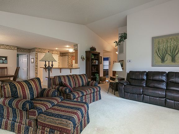 5th image of 9 Renfrew Dr