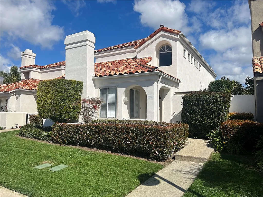 3 bed, 2.5 bath, 1733 sqft, $5,600 — Photo 2