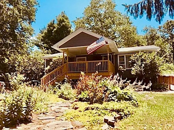 25 Manor Lane, Westbrookville, NY 12785