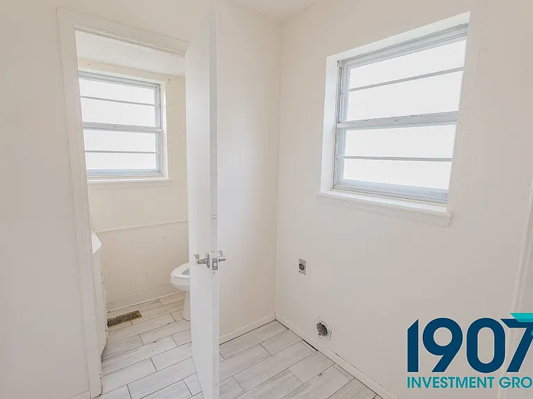 9212 S McKinley Ave — Photo 14