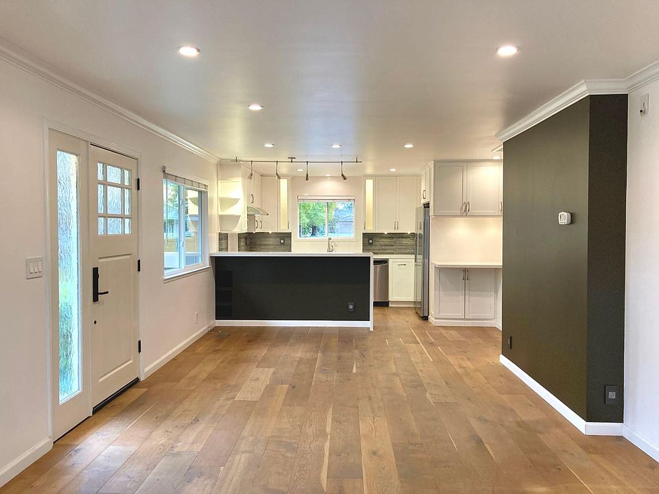 1st image of 10104 Liberty Oak Ln