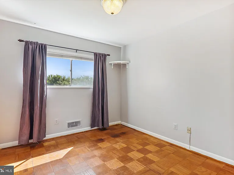 10631 Montrose Ave #M-202 — Photo 24
