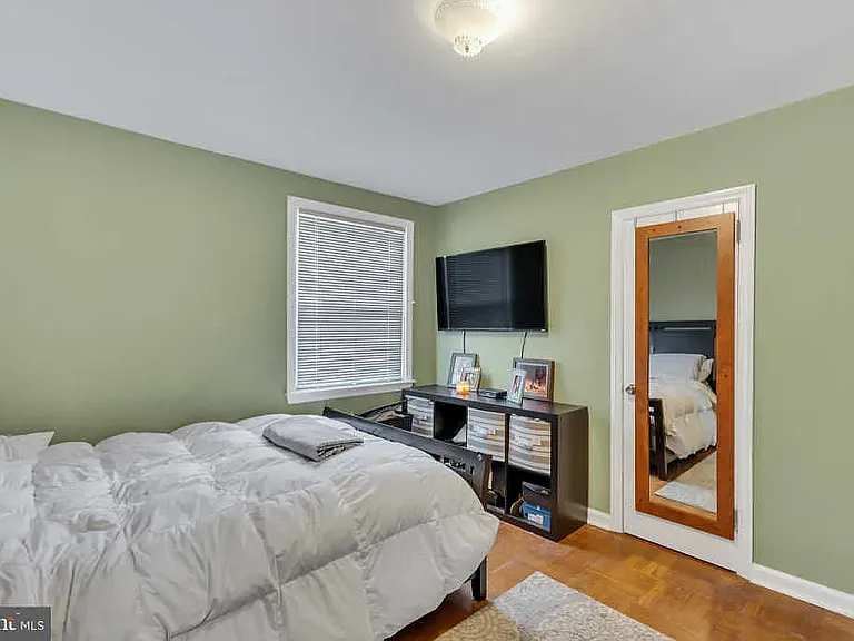 232 W Underwood Ave — Photo 10