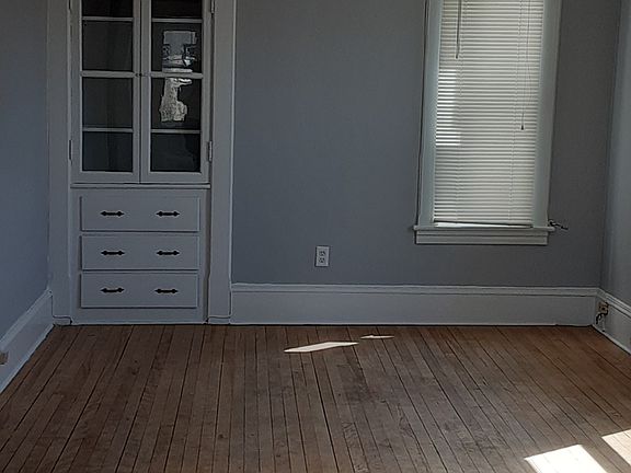 Dining Room with ceiling fan and heat pump