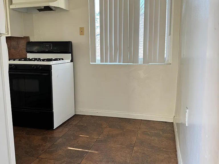 13501 Penn St #D — Photo 6