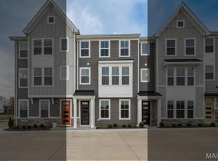 8911 Gateway Cir, Saint Louis, MO 63144