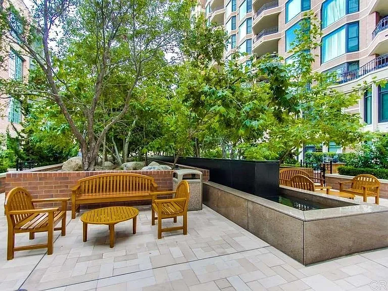 500 W Harbor Dr #318 — Photo 25