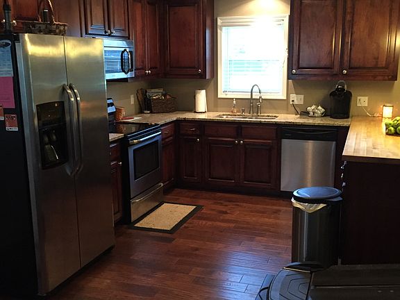 3rd image of 138 Cottonwood Ln