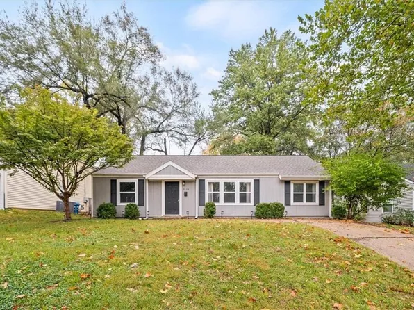 7632 Rainbow Dr, Prairie Village, KS 66208