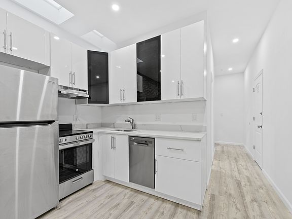 2nd image of 1670 1st Ave #4S