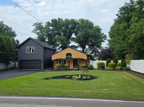 228 Bridge St, Collegeville, PA 19426