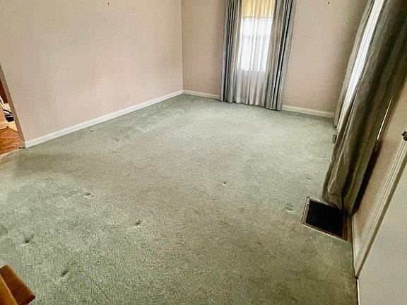 5th image of 892 Molter Ave