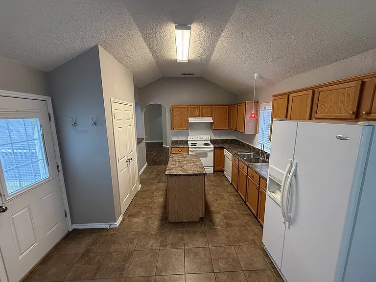6105 Comfort Dr — Photo 15