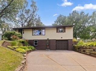 1716 County Road C E, Maplewood, MN 55109