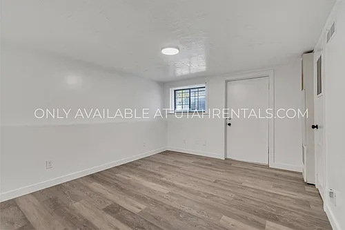 269 N 200 E Photo 1