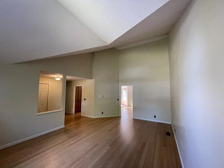 2456 Blackburn St — Photo 2