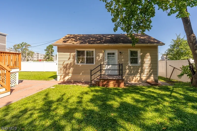 1 bed, 1.0 bath, $1,900 — Photo 1
