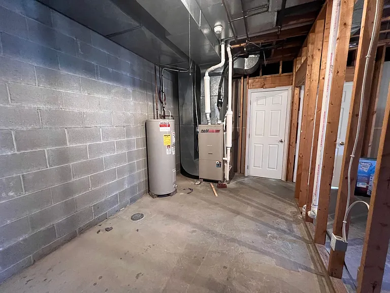 240 Newberry Ln — Photo 6