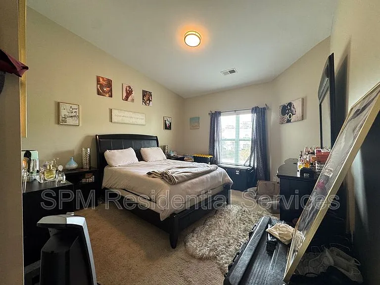 207 Fullford Ln #202 — Photo 9