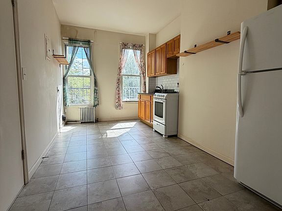 2nd image of 254 Knickerbocker Ave APT 3R