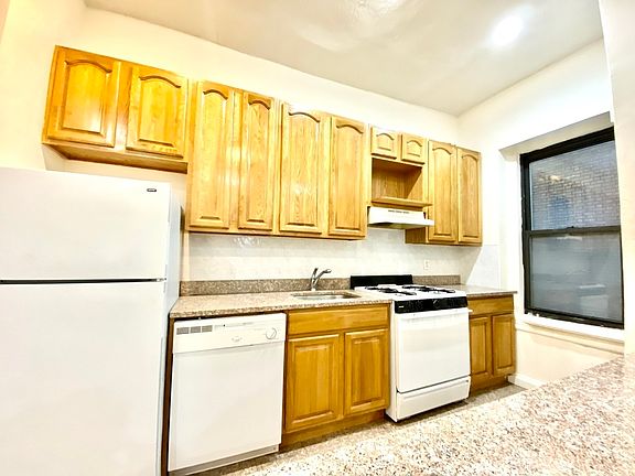 4th image of 160 Claremont Ave APT 1B