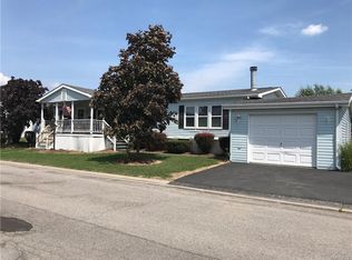 1263 Ridgewood Dr, Lockport, NY 14094