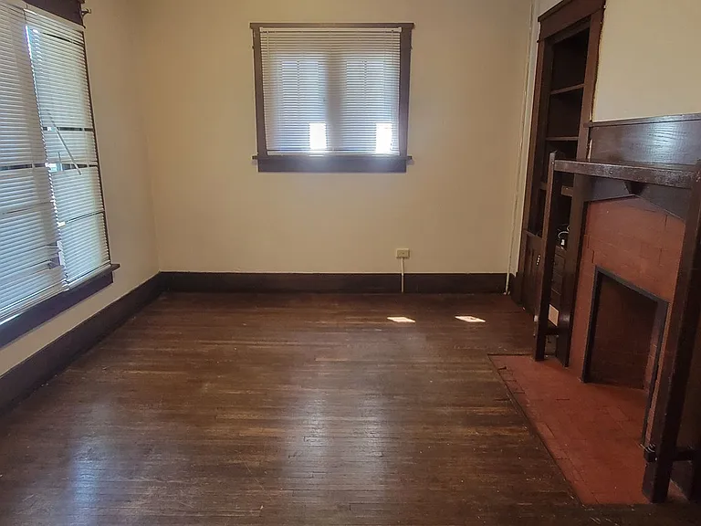 2015 Summit St — Photo 14