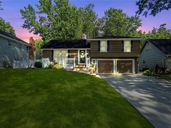 9709 Carter Dr, Overland Park, KS 66212