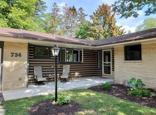 734 Oxford Rd, Waukesha, WI 53186