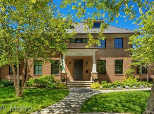 2209 Vinsetta Blvd, Royal Oak, MI