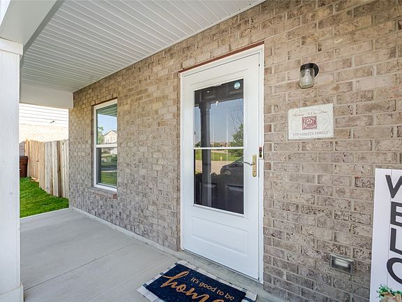 3rd image of 5762 Courtney Ln