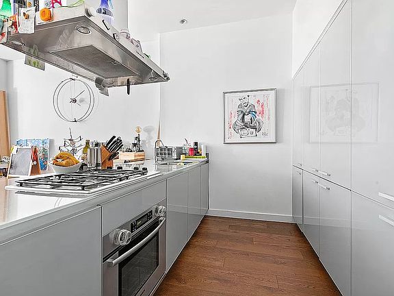 4th image of 420 W 25th St APT 4G