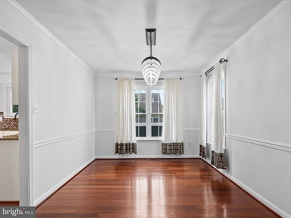 4th image of 2502 18th St NE