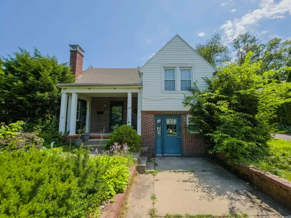 211 N Cherry St, Mount Carmel, IL 62863