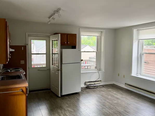 4 S Broad St APT 2, Lititz, PA 17543