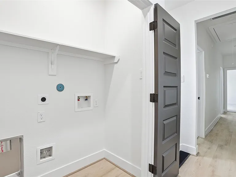 712 Delano St #A — Photo 19